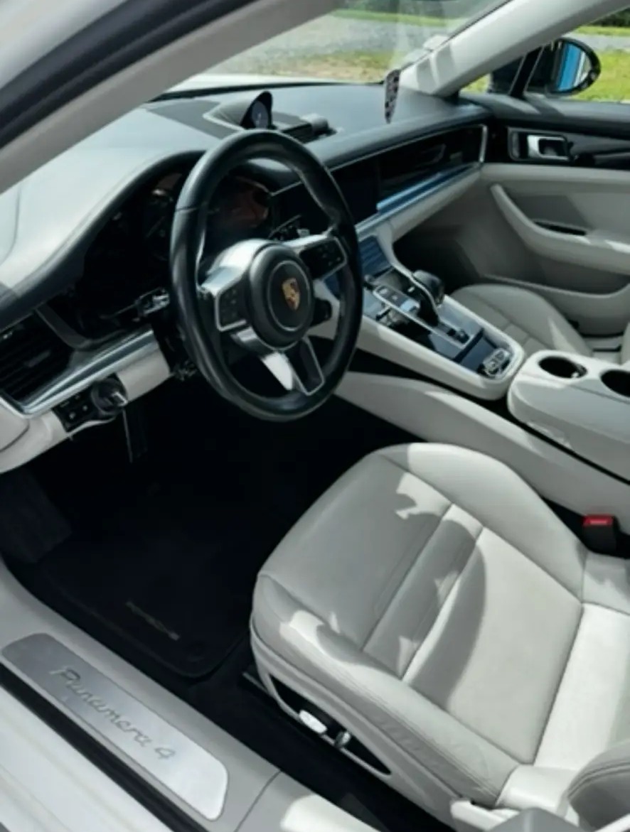 Porsche Panamera — cuir clair — après